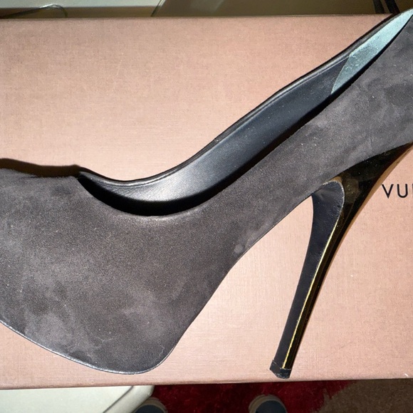 Louis Vuitton Black and Gold Women's Heels - Picture 8 of 8